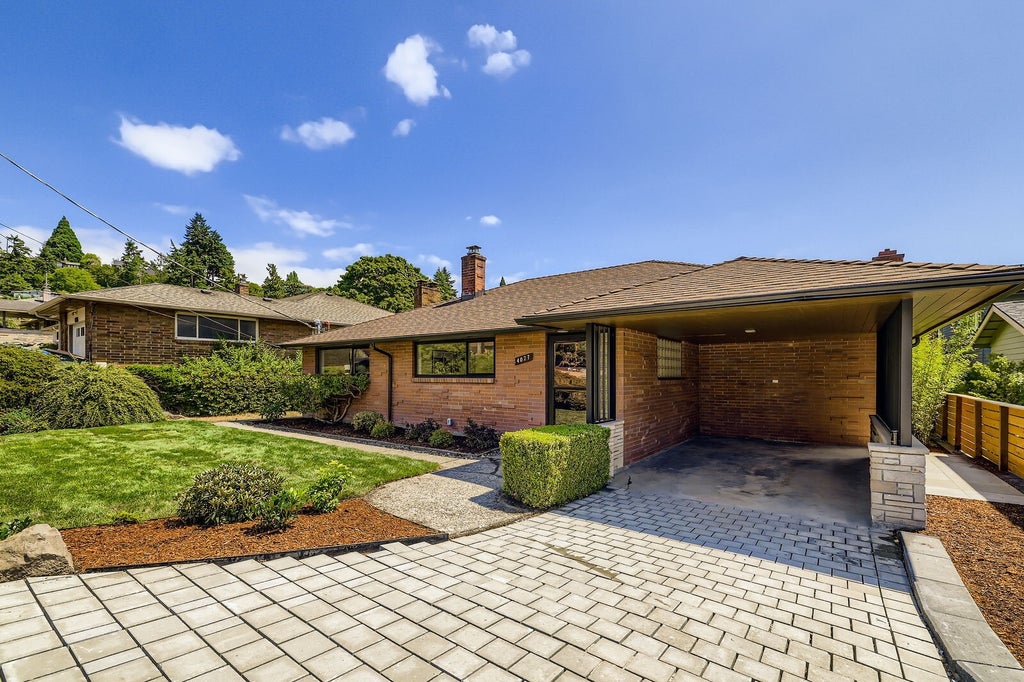 Photo of 4027 SW Trenton Street, Seattle, WA 98136 (MLS # 2595397)