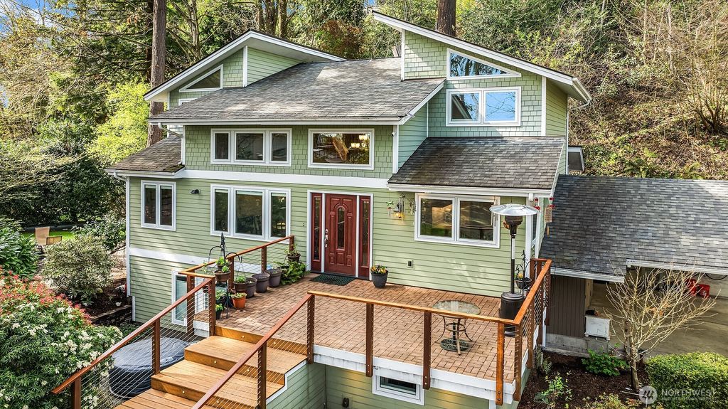 Photo of 8521 E Mercer Way, Mercer Island, WA 98040 (MLS # 2382161)