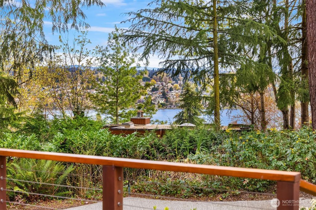 Photo of 8521 E Mercer Way, Mercer Island, WA 98040 (MLS # 2382161)