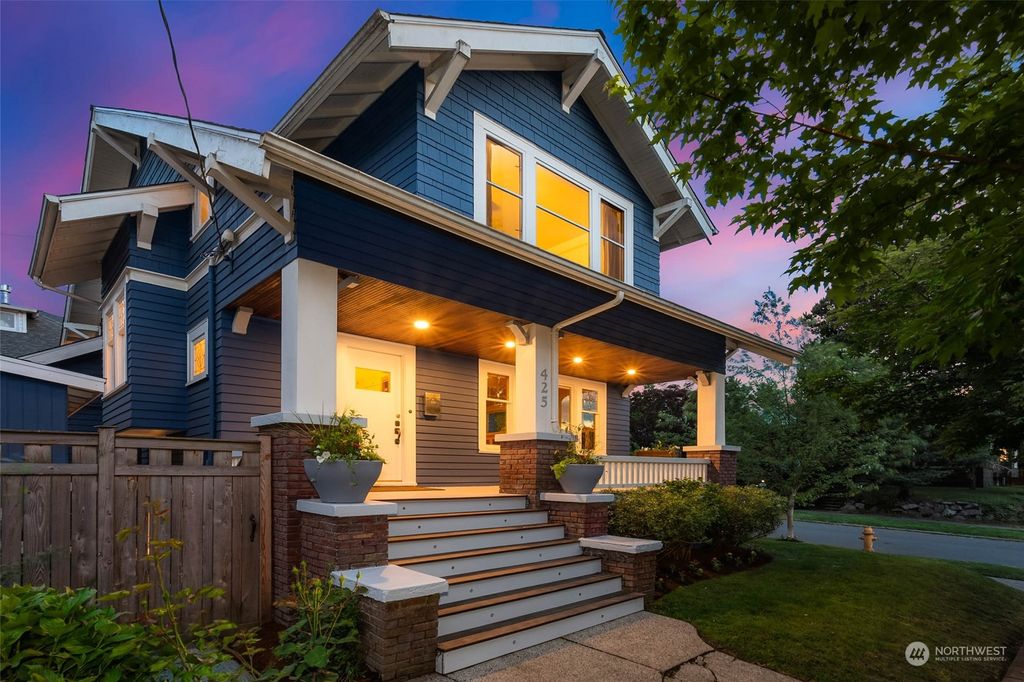 Photo of 425 W Howe Street, Seattle, WA 98119 (MLS # 2077969)