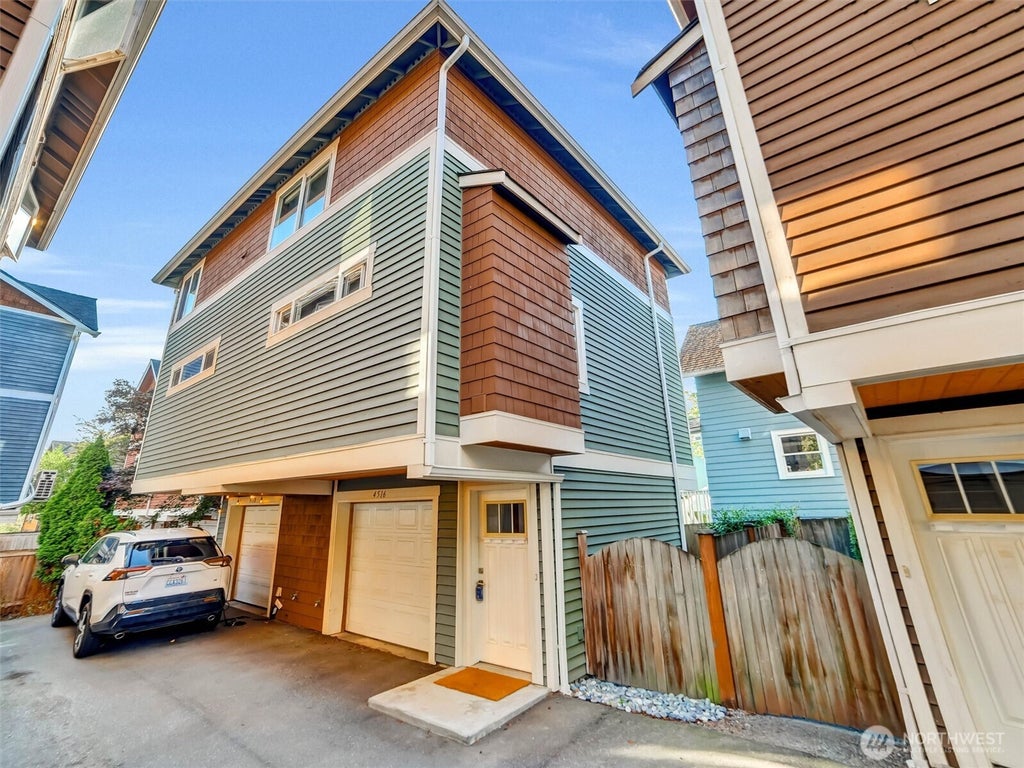 Photo of 4516 Dayton Avenue N, Seattle, WA 98103 (MLS # 2549818)