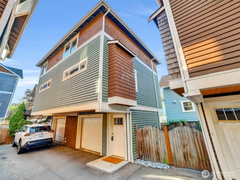 Photo of 4516 Dayton Avenue N, Seattle, WA 98103 (MLS # 2549818)