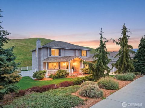 Photo of 2070 Maiden Lane, Wenatchee, WA 98801 (MLS # 2519586)