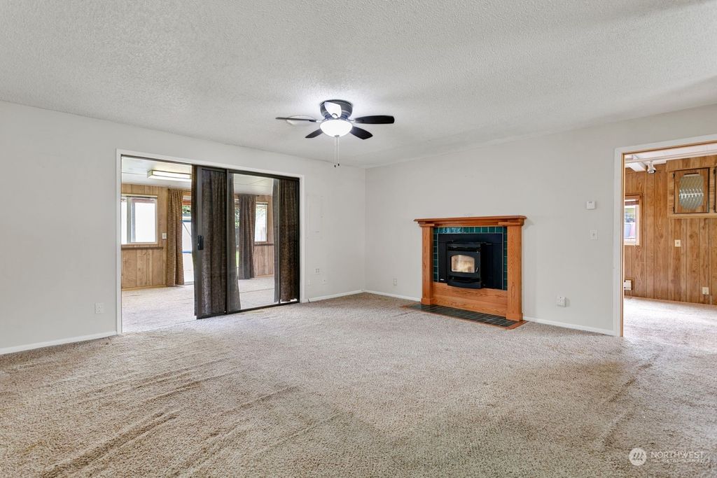 Photo of 6208 84th Place NE, Marysville, WA 98270 (MLS # 2228918)