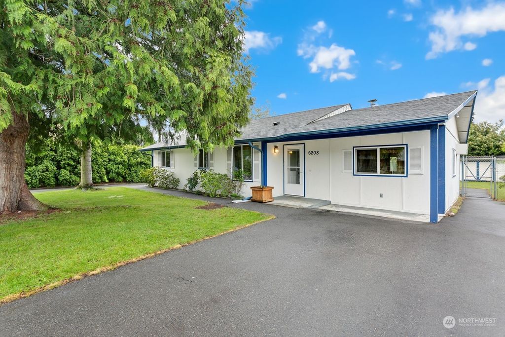 Photo of 6208 84th Place NE, Marysville, WA 98270 (MLS # 2228918)