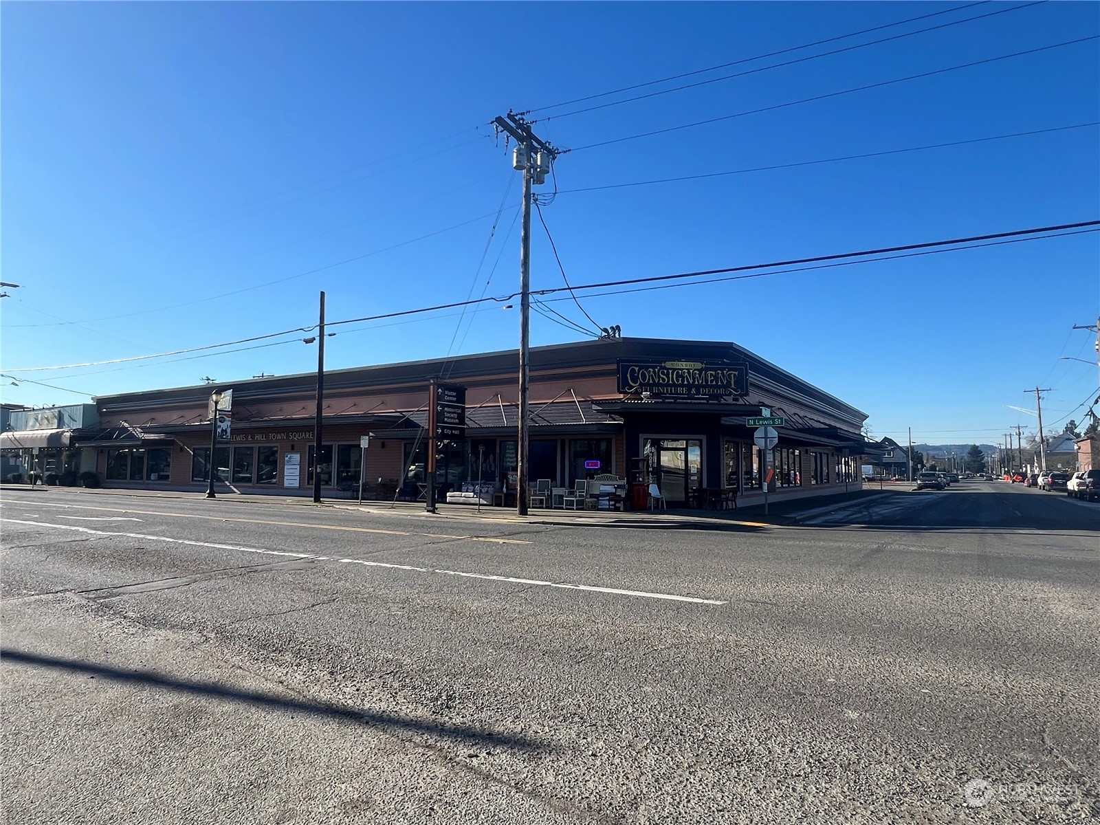 118 N Lewis Street