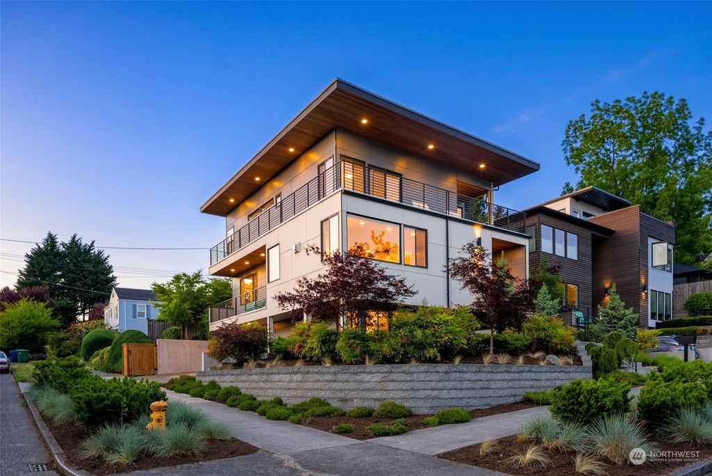 Photo of 304 NE Longwood Place, Seattle, WA 98115 (MLS # 2077509)