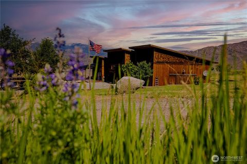 Photo of 74 Sawtooth Vista Road, Pateros, WA 98846 (MLS # 2528883)