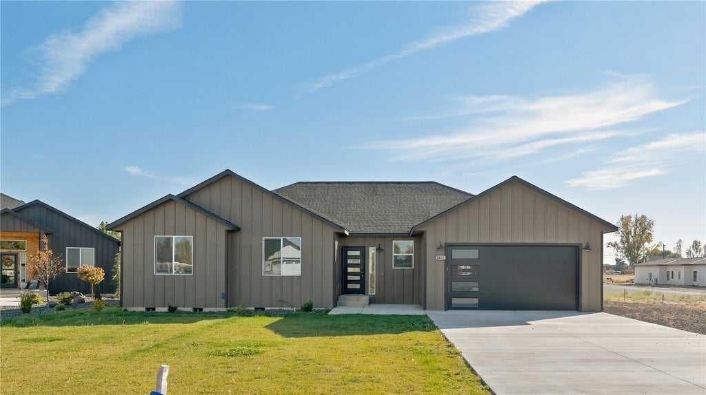 Photo of 6425 NE 2.15 Road, Moses Lake, WA 98837 (MLS # 2595702)