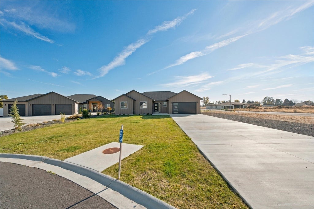 Photo of 6425 NE 2.15 Road, Moses Lake, WA 98837 (MLS # 2595702)