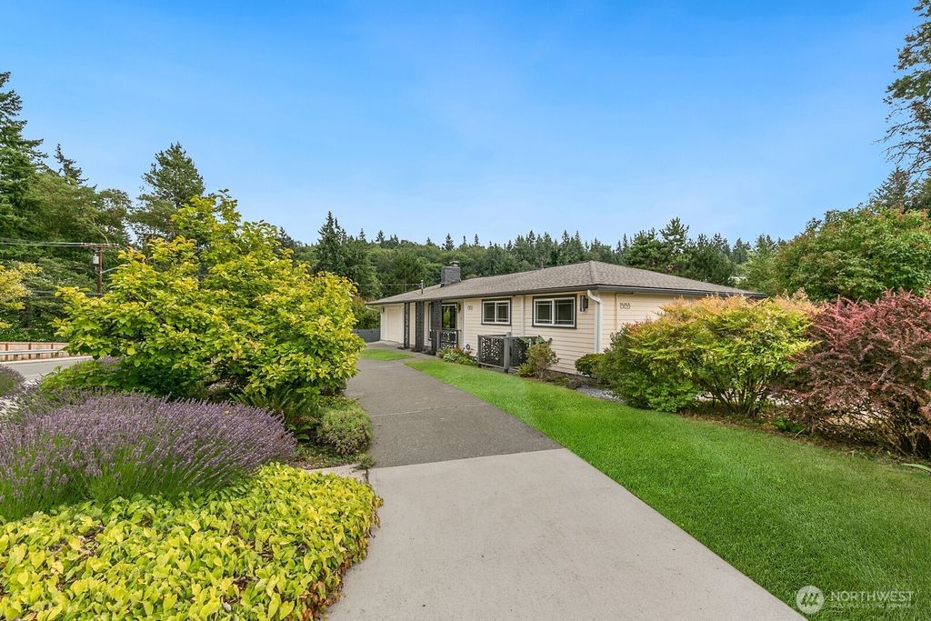 Photo of 15153 SE Newport Way, Bellevue, WA 98006 (MLS # 2418113)