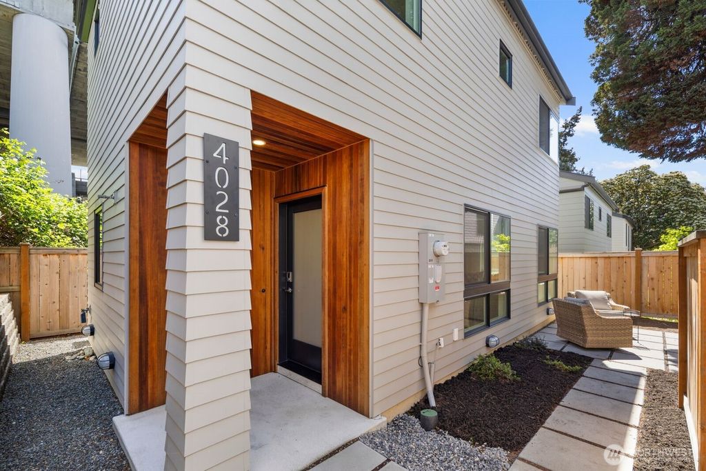 Photo of 4028 5th Avenue NE, Seattle, WA 98105 (MLS # 2514561)