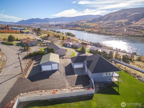 Photo of 972 Highline Drive, East Wenatchee, WA 98802 (MLS # 2453856)