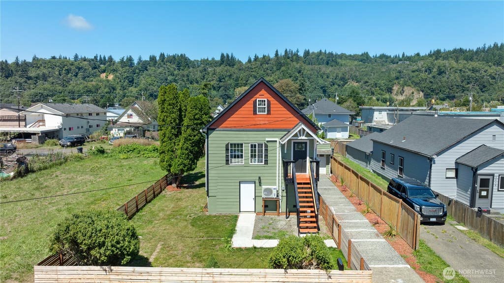 Photo of 2415 Pacific Avenue, Hoquiam, WA 98550 (MLS # 2562656)