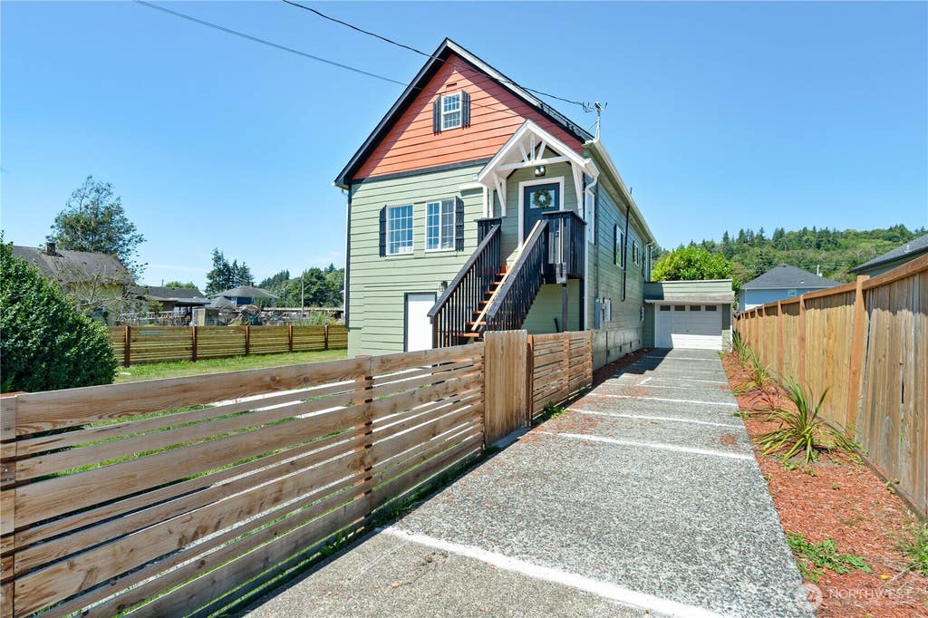 Photo of 2415 Pacific Avenue, Hoquiam, WA 98550 (MLS # 2562656)