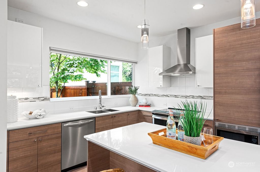 Photo of 179 21st Avenue, Seattle, WA 98122 (MLS # 2234293)