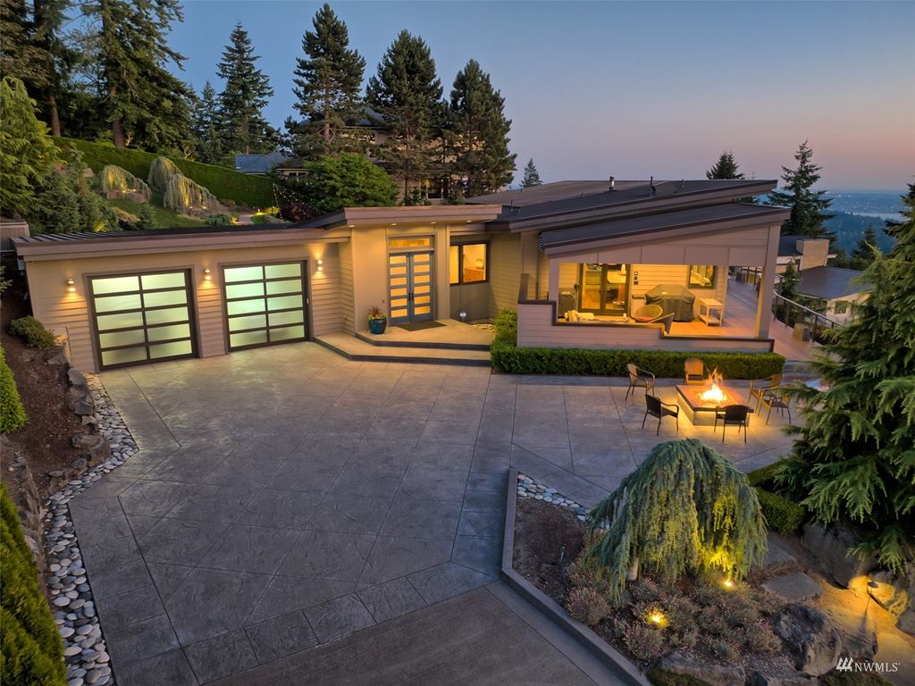 Photo of 5110 145th Place SE, Bellevue, WA 98006 (MLS # 1981210)