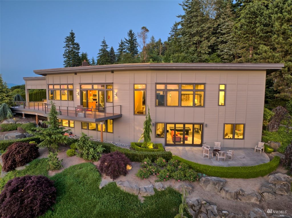 Photo of 5110 145th Place SE, Bellevue, WA 98006 (MLS # 1981210)