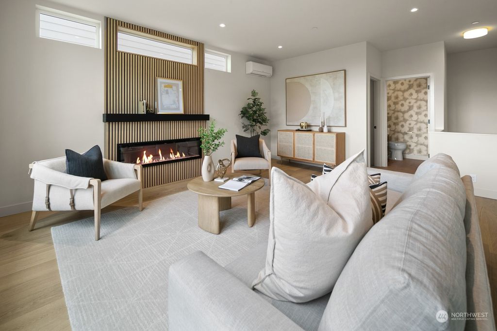 Photo of 454 NE 40th Street, Seattle, WA 98105 (MLS # 2305213)