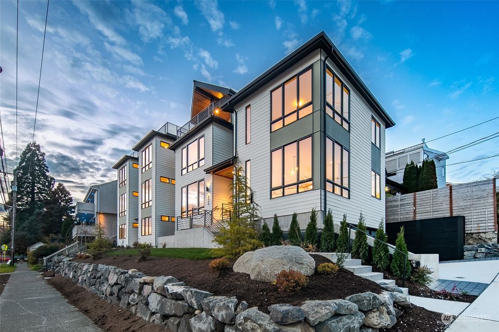 Photo of 454 NE 40th Street, Seattle, WA 98105 (MLS # 2305213)