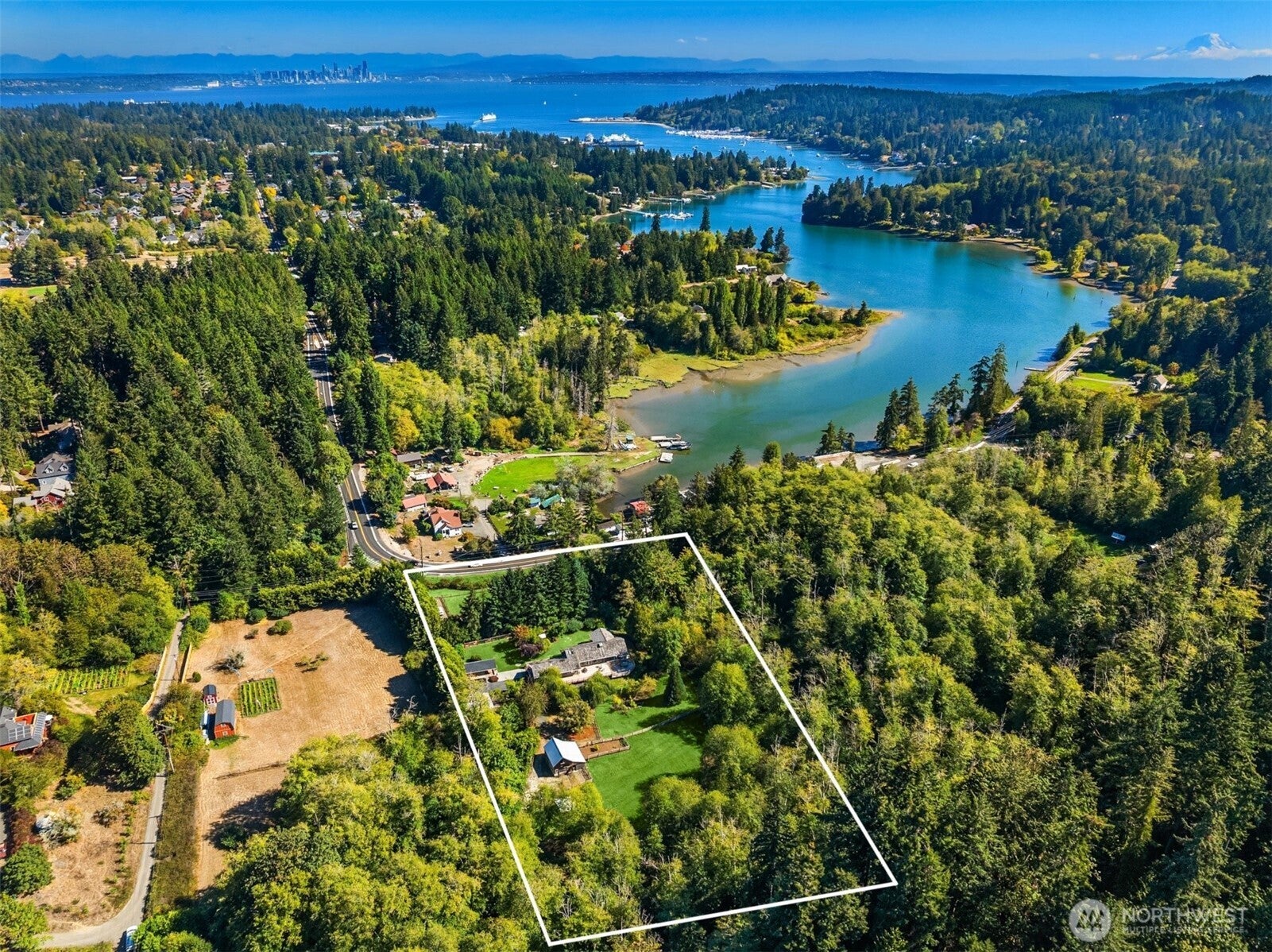 7183 NE Eagle Harbor Drive NE