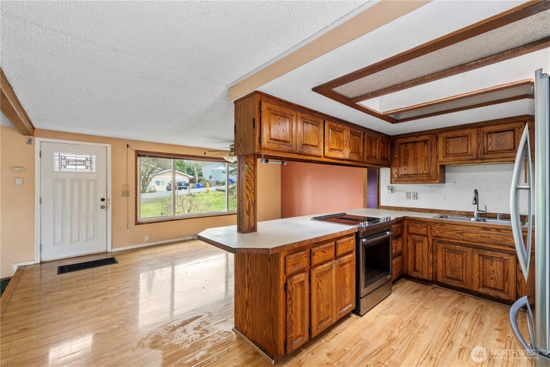 15 76th Street SW