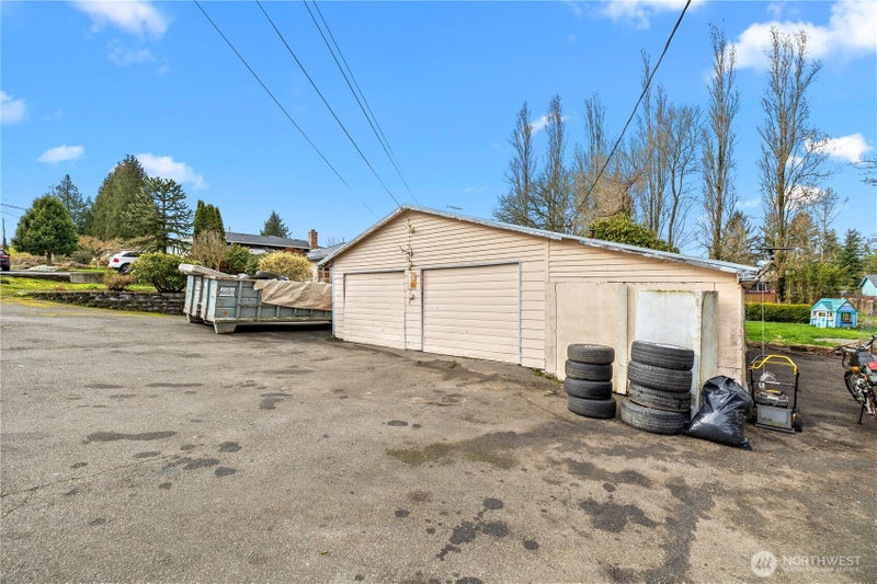 15 76th Street SW