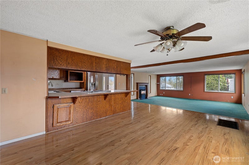 15 76th Street SW