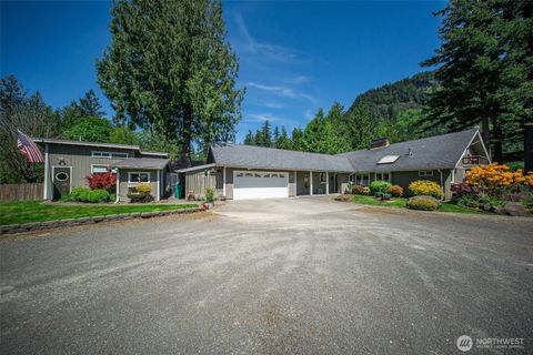Photo of 37418 W Lake Walker Drive SE, Enumclaw, WA 98022 (MLS # 2530850)