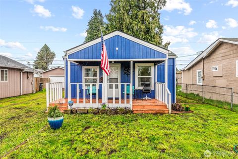 Photo of 268 25th Avenue, Longview, WA 98632 (MLS # 2465146)