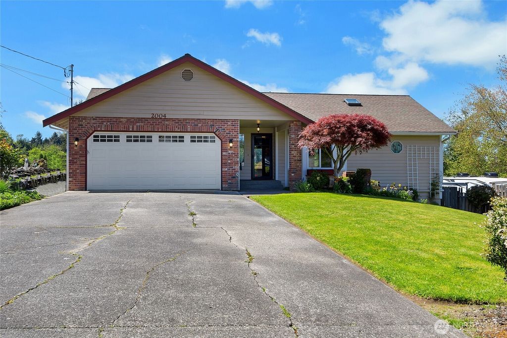 Photo of 2004 7th Street SW, Puyallup, WA 98371 (MLS # 2516070)
