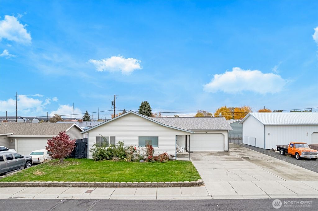 Photo of 238 E Street NE, Ephrata, WA 98823 (MLS # 2453035)