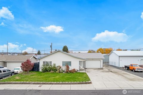 Photo of 238 E Street NE, Ephrata, WA 98823 (MLS # 2453035)