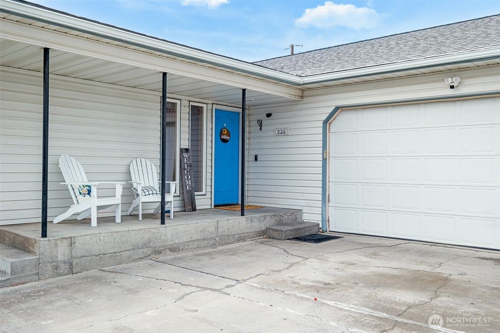 Photo of 238 E Street NE, Ephrata, WA 98823 (MLS # 2453035)