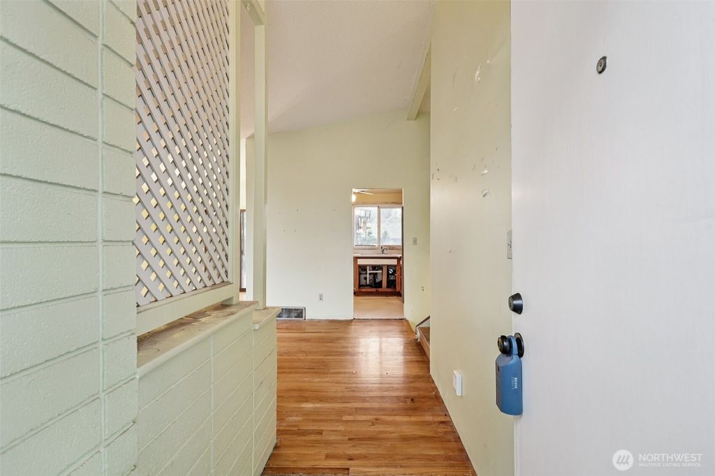 Photo of 15424 SE 7th Place, Bellevue, WA 98007 (MLS # 2452103)