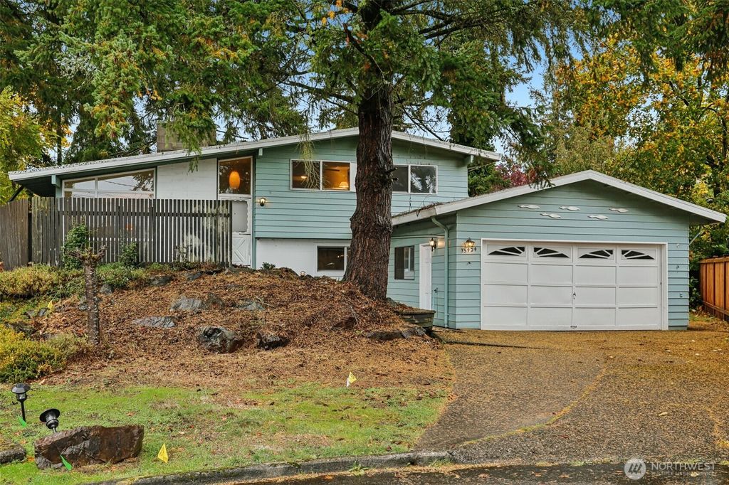 Photo of 15424 SE 7th Place, Bellevue, WA 98007 (MLS # 2452103)