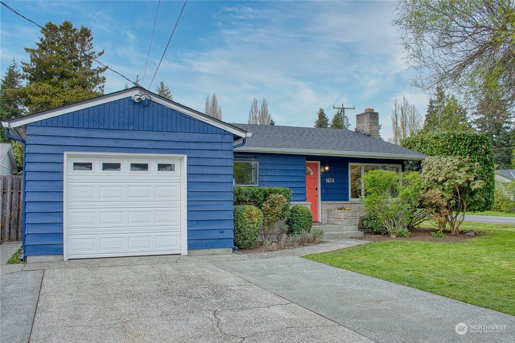 Photo of 1614 NE 137th Street, Seattle, WA 98125 (MLS # 2223627)