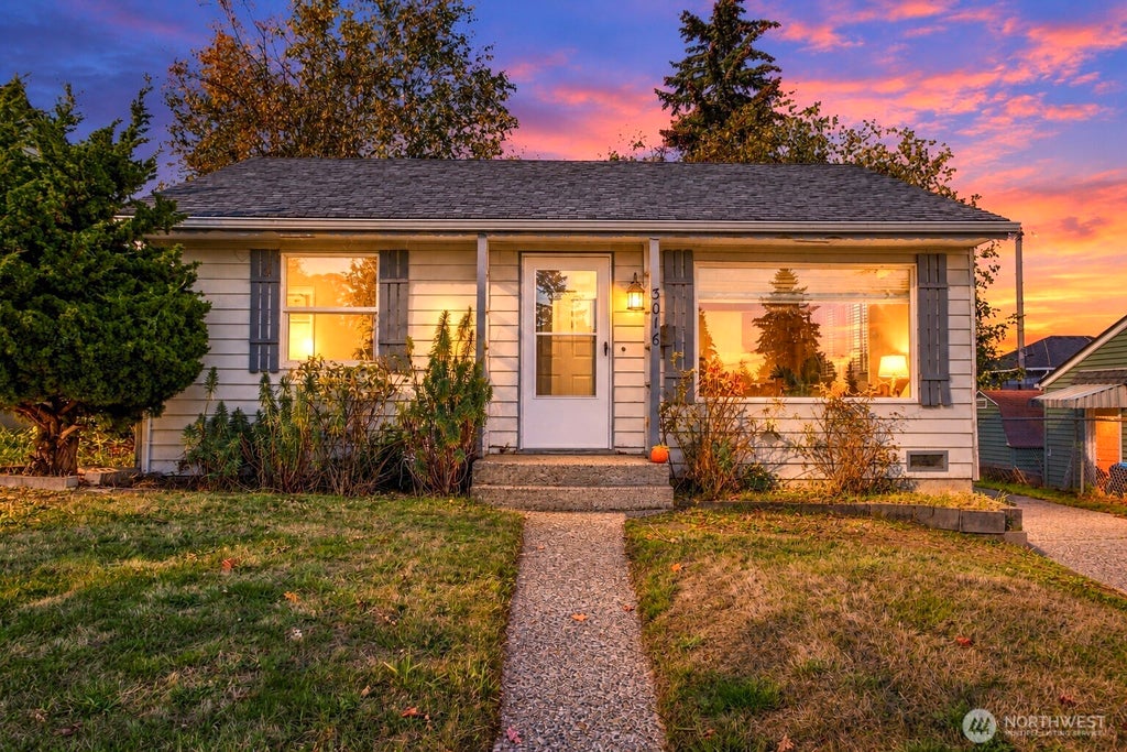 Photo of 3016 SW Roxbury Street, Seattle, WA 98126 (MLS # 2593770)