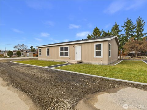 Photo of 403 2nd Street SW, Rock Island, WA 98850 (MLS # 2477987)