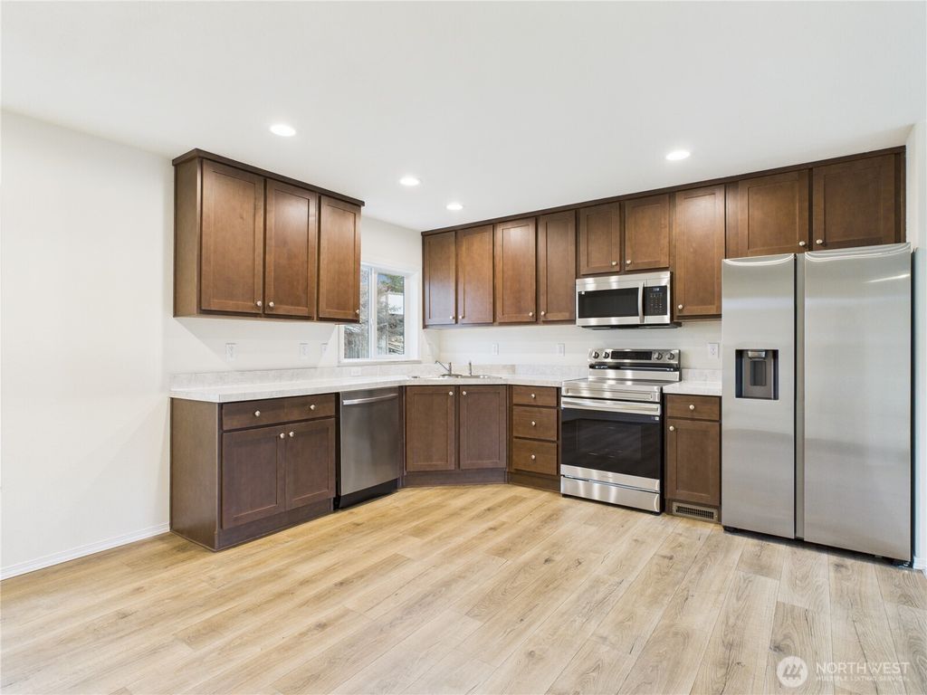 Photo of 403 2nd Street SW, Rock Island, WA 98850 (MLS # 2477987)