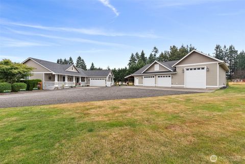 Photo of 125 Twin View Lane, Winlock, WA 98596 (MLS # 2415678)