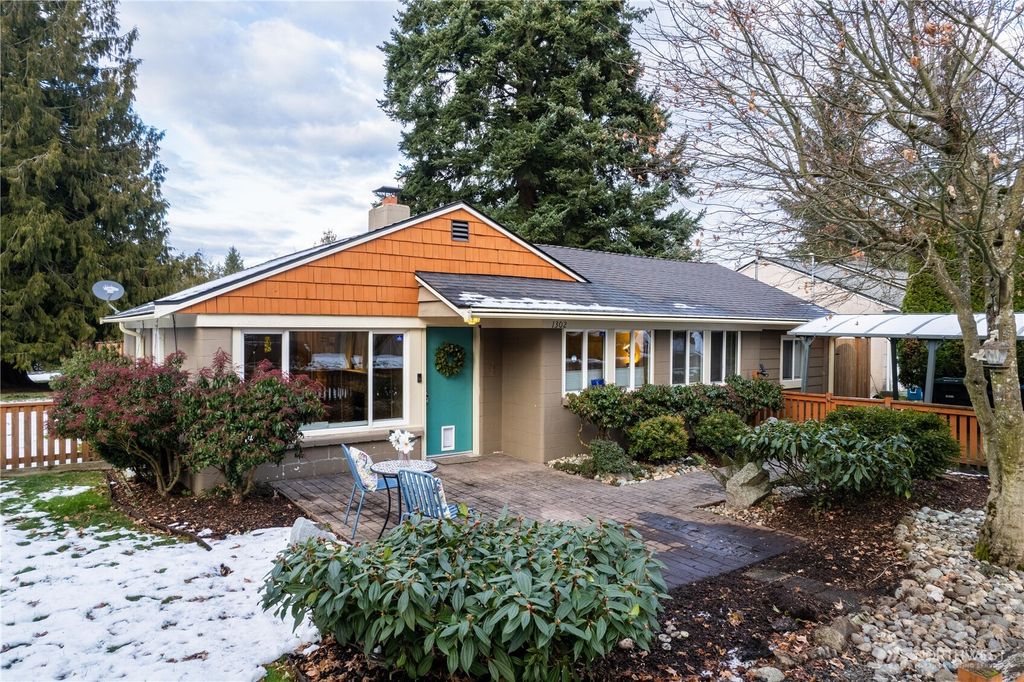 Photo of 1302 N 188th Street, Shoreline, WA 98133 (MLS # 2331571)