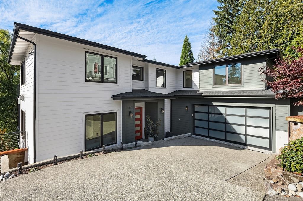 Photo of 2637 E Lake Sammamish Pkwy Pkwy SE, Sammamish, WA 98075 (MLS # 2173644)