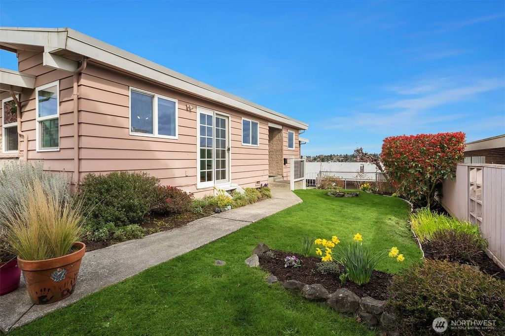 Photo of 2530 26th Avenue W, Seattle, WA 98199 (MLS # 2484354)