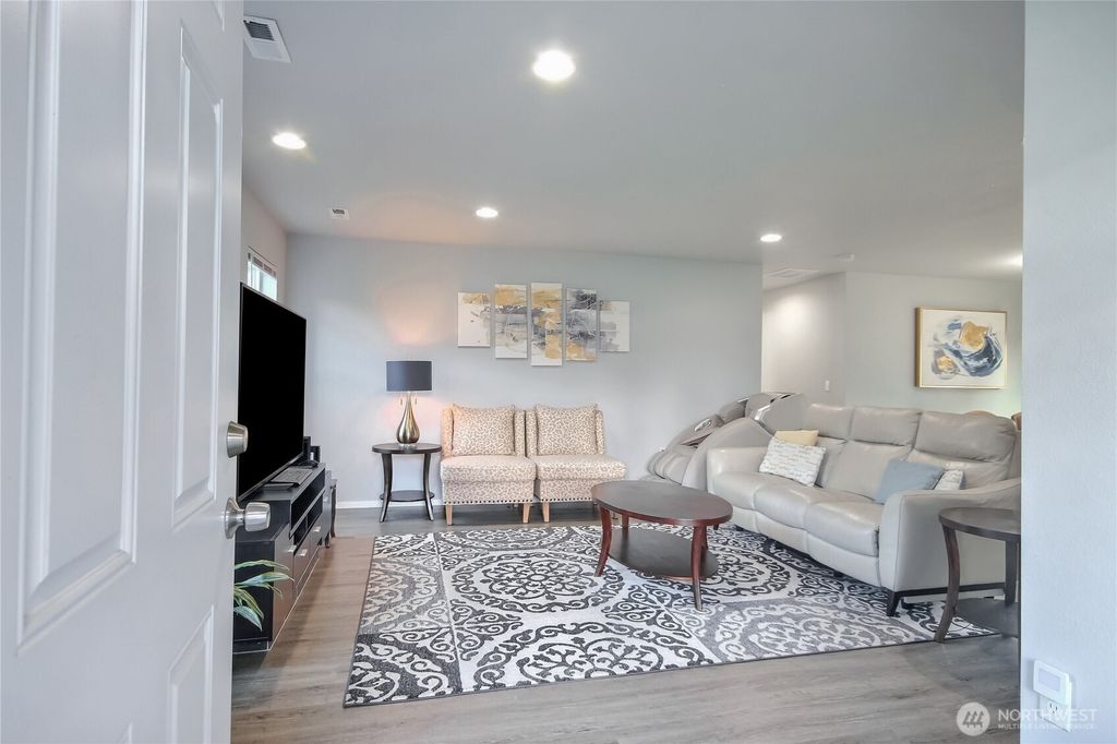 Photo of 1430 SW 352nd Ct Ct, Federal Way, WA 98023 (MLS # 2493987)