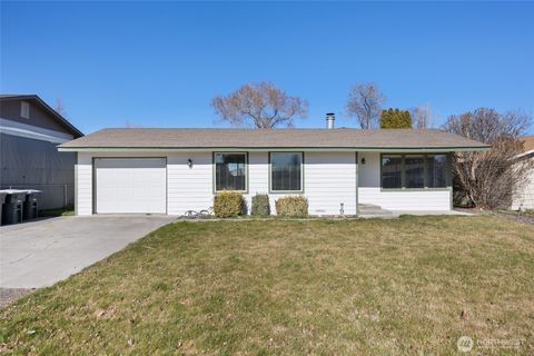 Photo of 519 S Pommer Ave, Moses Lake, WA 98837 (MLS # 2491722)