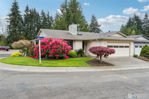 Photo of 923 S 244th Place, Des Moines, WA 98198 (MLS # 2516125)