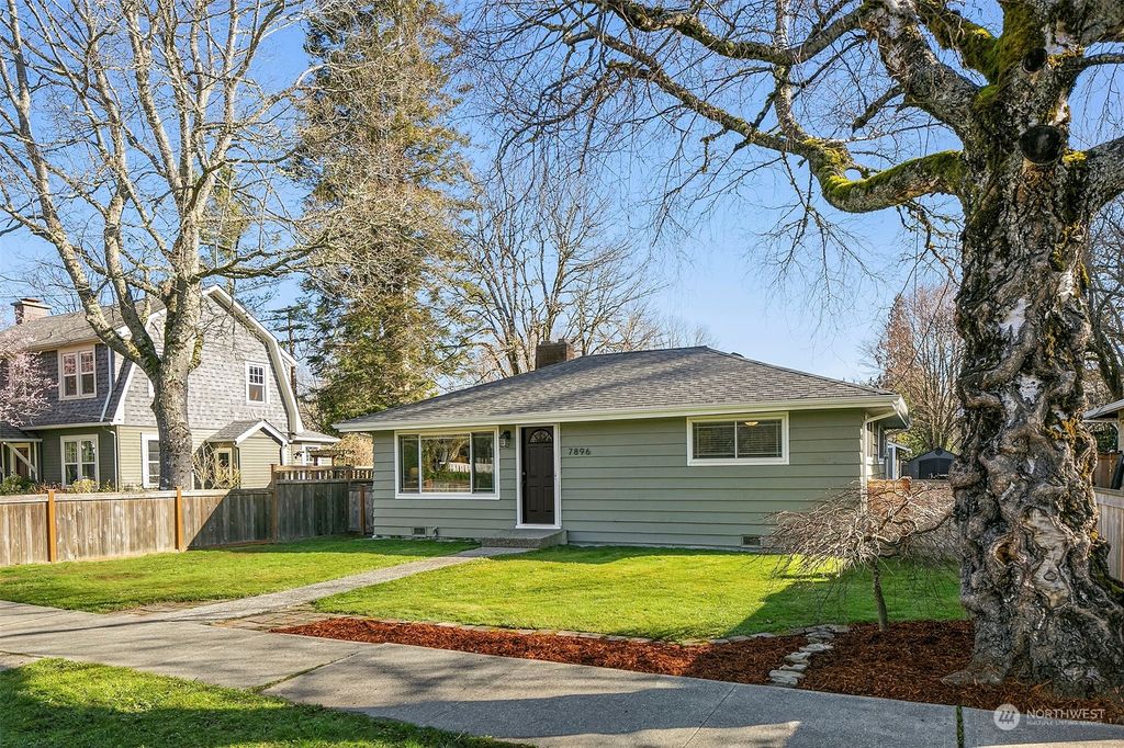Photo of 7896 Maple Avenue SE, Snoqualmie, WA 98065 (MLS # 2048416)
