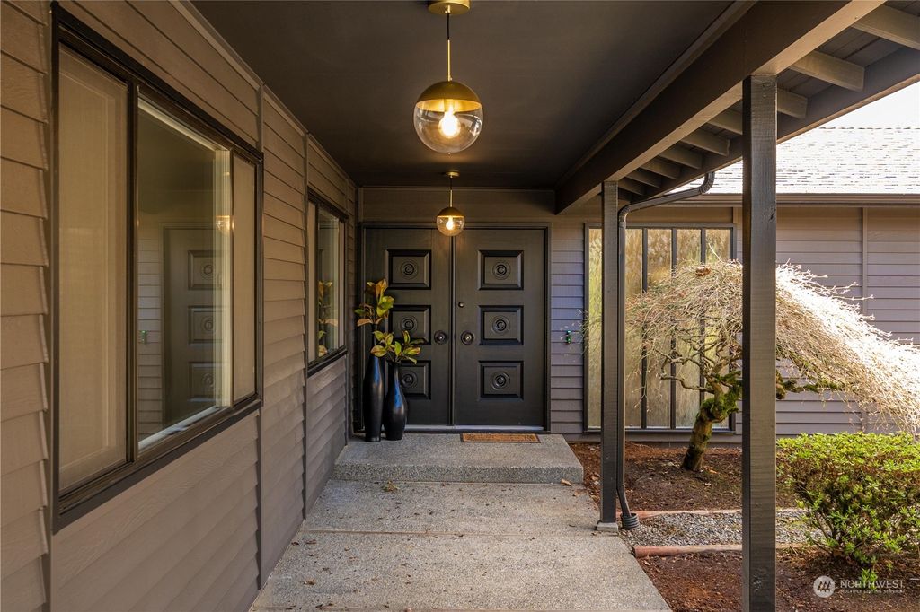 Photo of 3325 84th Avenue SE, Mercer Island, WA 98040 (MLS # 2049553)