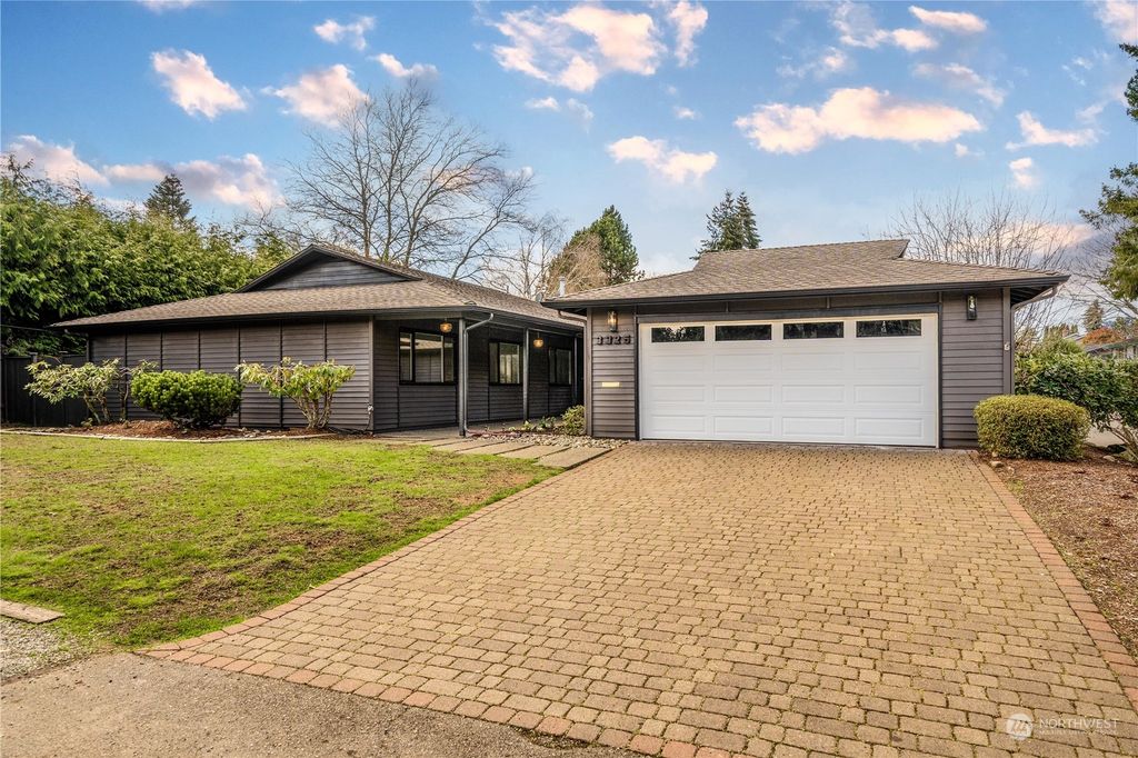 Photo of 3325 84th Avenue SE, Mercer Island, WA 98040 (MLS # 2049553)